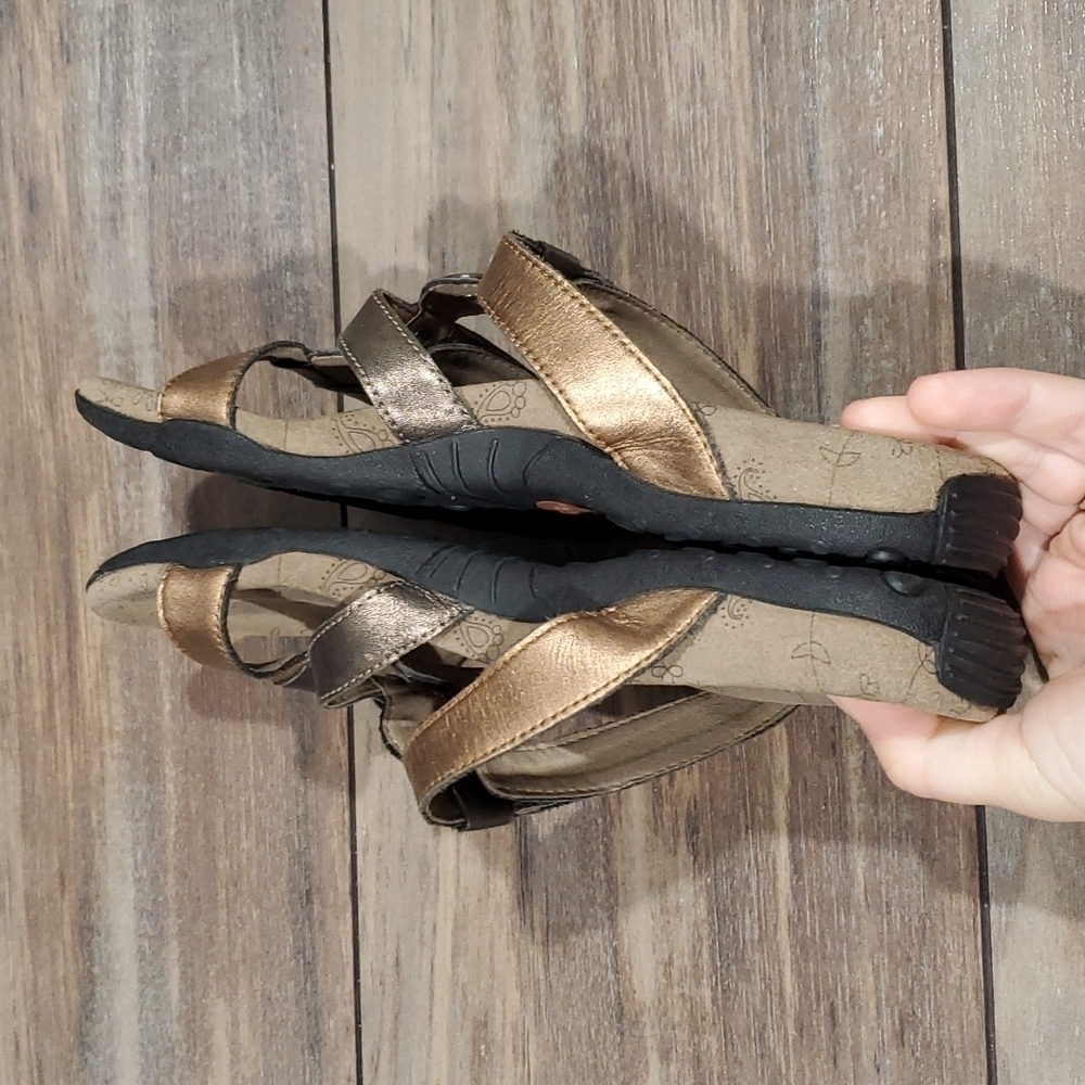 Taos Festive sandals Strappy flats sz 7 hook&loop shoes - Picture 7 of 10